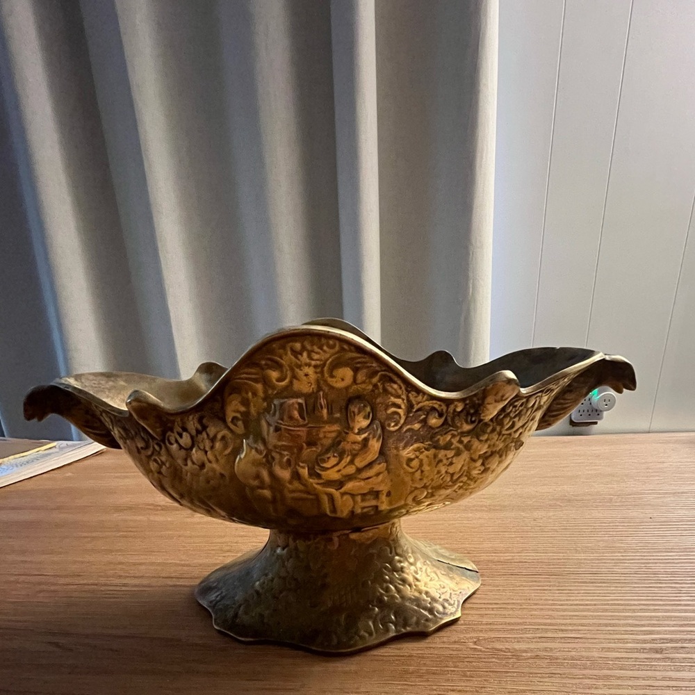 Vintage brass  Planter Embossed With eagles on sides Center piece art deco Bowl